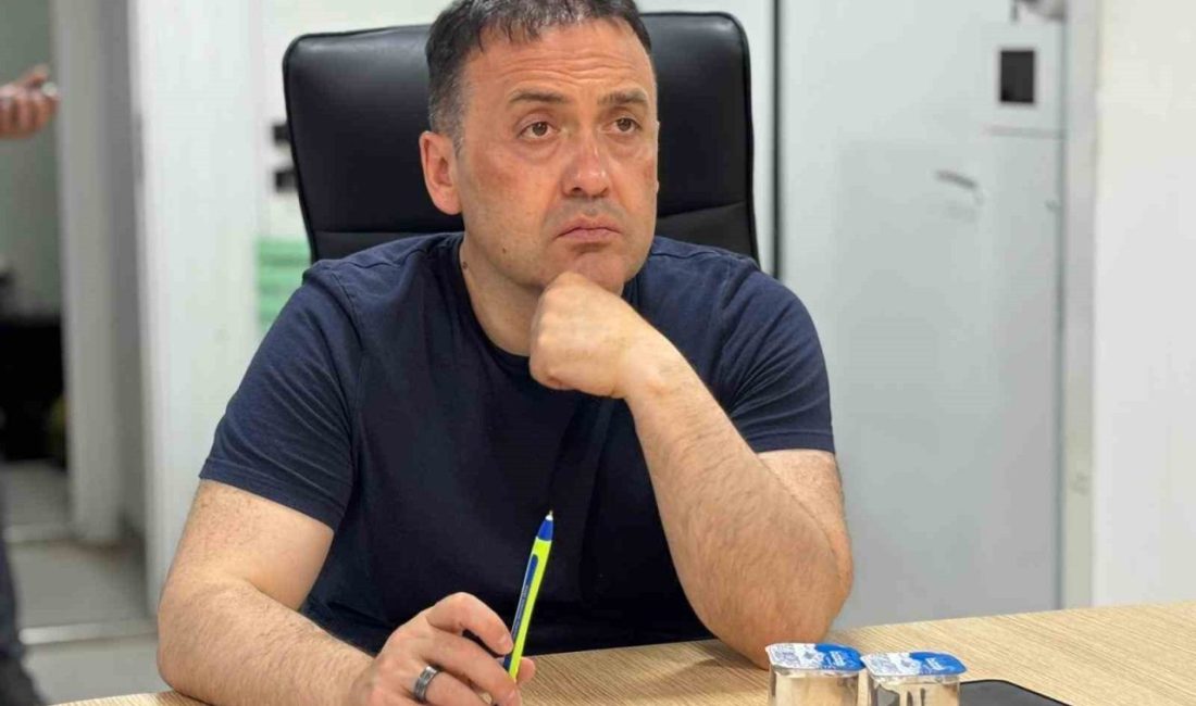 Vali Sözer, gelişmeleri Yangın Yönetim Aracı’nda takip ediyor Bilecik’in Osmaneli ilçesinde öğleden sonra yeniden başlayan orman yangını rüzgarın
