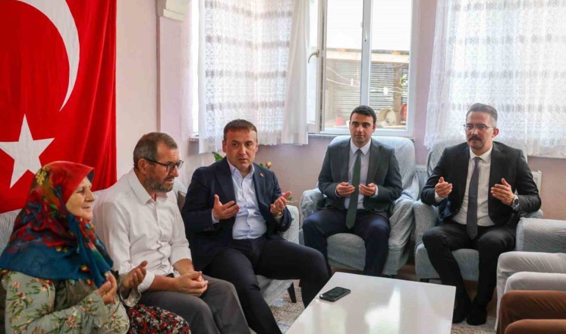 Vali Sözer şehit Osman Er’in ailesini ziyaret etti Vali Sayın Faik Oktay Sözer, Hakkâri’nin Şemdinli ilçesinde askerlik görevini