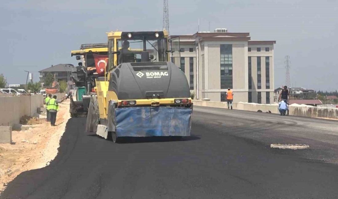 Yalova’da hastane yolunun asfaltı atıldı Yalova Eğitim ve Araştırma Hastanesi’nin çöken bağlantı yolunun yapım çalışmalarında