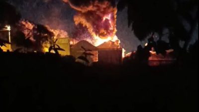 Yalova’nın Çınarcık ilçesinde faaliyet gösteren tarım işletmesinin deposunda çıkan otomobil