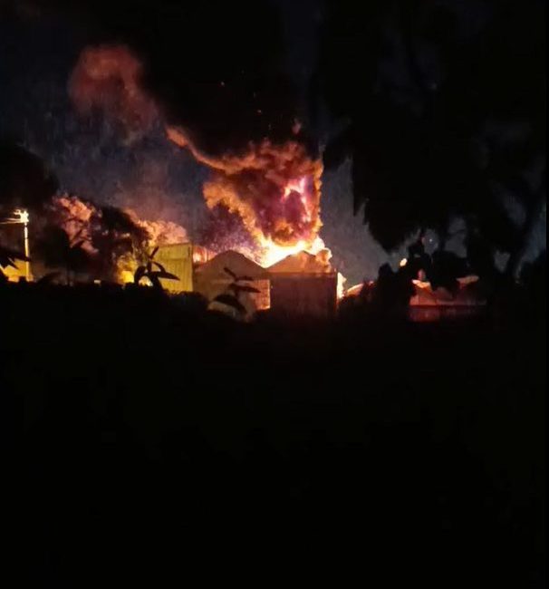 Yalova’da tarım işletmesinde yangın: 1 itfaiyeci yaralandı, 1’i de dumandan etkilendi Yalova’nın Çınarcık ilçesinde faaliyet gösteren tarım işletmesinin deposunda çıkan otomobil