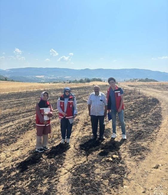 Yangının ardından psikososyal destek incelemesi Bilecik’in Osmaneli ilçesine bağlı Büyükyenice Köyü’nde tarım arazisinde çıkan yangının