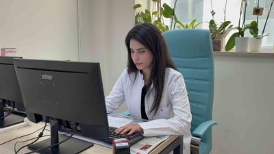 Hava sıcaklıklarının artmasıyla birlikte kalın kıyafetler giymeye devam edenlere, Dermatolog