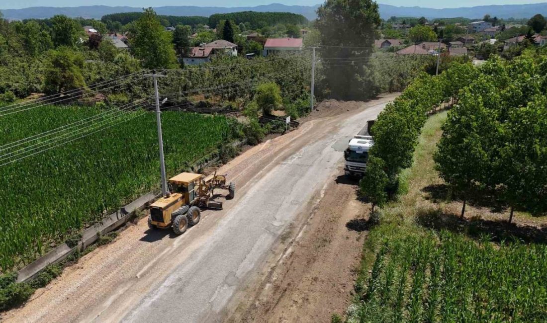 Yol genişletme çalışmaları devam ediyor DÜZCE (İHA) – Düzce Belediyesi Fen İşleri Müdürlüğü ekipleri, il