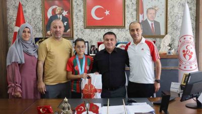 BİLECİK (İHA) – Bilecikli sporcu Zümra Ağdağ Aslı Önel, Türkiye