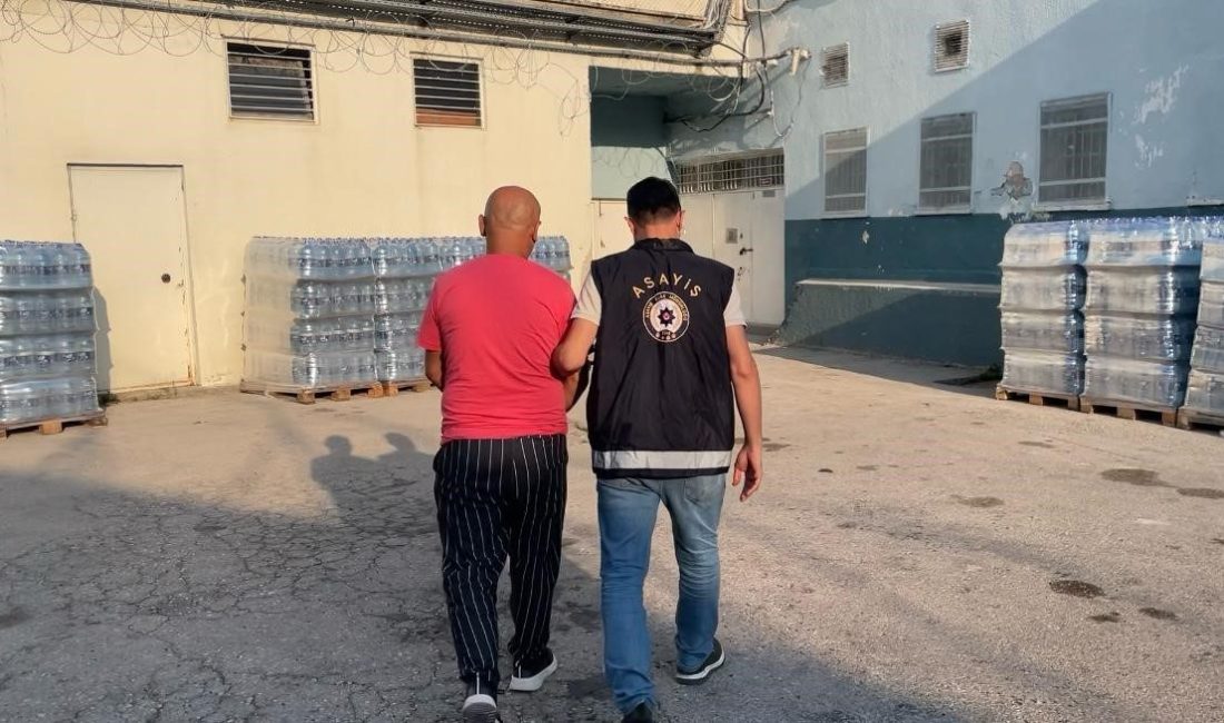 37 yıl hapis cezasıyla aranan firari hükümlüyü polis ekipleri yakaladı Kastamonu’da 37 yıl 4 ay hapis cezasıyla aranan firari hükümlü