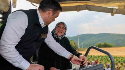 Bilecik Valisi Faik Oktay Sözer, İkizce Köyü’nde gerçekleştirilen asfalt çalışmalarını