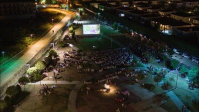 Kartepe Belediyesi tarafından düzenlenen “Açık Hava Sinema Geceleri” etkinliğinde “Bizim