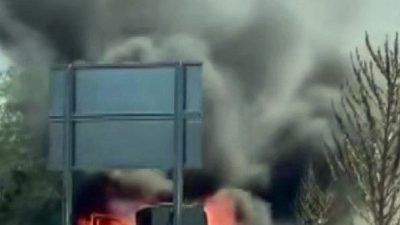 Sakarya’nın Kaynarca ilçesi D020 kara yolunda pikap tarzı bir araç