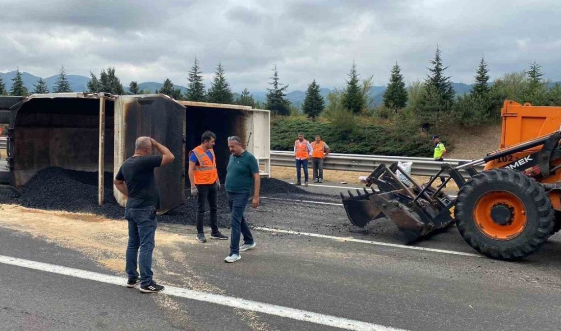 Anadolu Otoyolu Düzce kesiminde, asfalt yüklü kamyonun devrilmesi neticesinde İstanbul