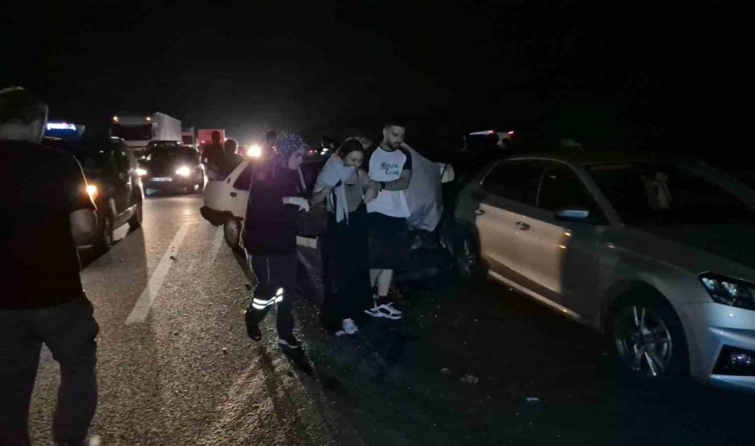 Anadolu Otoyolu Gümüşova rampaları mevkisinde 4 aracın karıştığı zincirleme kazada