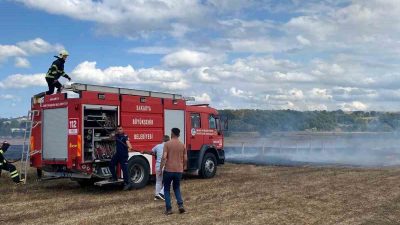 Sakarya’nın Kaynarca ilçesinde çıkan anız yangını, ekiplerin müdahalesiyle söndürüldü. Yangında,