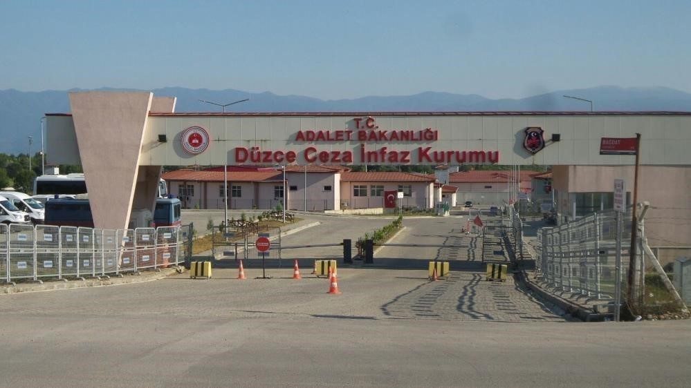 Aranıyorlardı yakalandılar DÜZCE(İHA) – Düzce’de polis ve jandarma ekipleri tarafından suçların azaltılması,