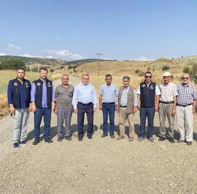 Bozüyük Kaymakamı Adem Öztürk, Yeniçepni köyünde devam eden kırık asfalt