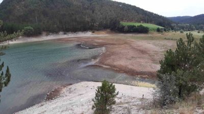 Bolu’nun doğal güzellikleri arasında bulunan Sünnet Gölü Tabiat Parkı’nda gölün