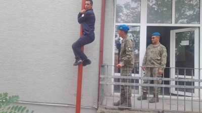 Kocaeli Büyükşehir Belediyesi İtfaiyesi, Kandıra Alay Komutanlığı’nda görev yapan askeri