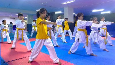 Başiskele’de bu yıl 5’incisi düzenlenen Yaz Spor Okulları’nda yaklaşık 3