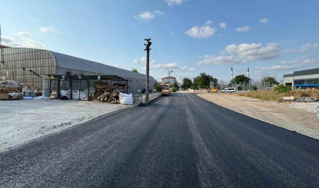 Başiskele’de yollar asfaltla yenileniyor Başiskele’de vatandaşların ulaşımını daha konforlu ve güvenli hale getirmek amacıyla