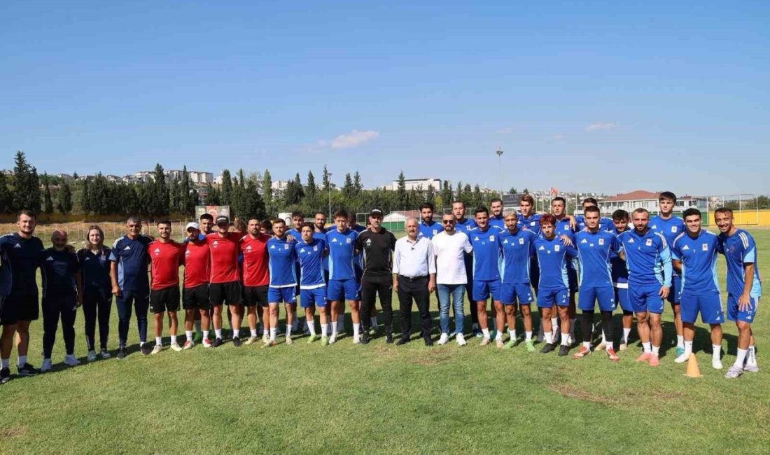 Başkan Büyükgöz’den Gebzespor’a moral desteği Gebze Belediye Başkanı Zinnur Büyükgöz, yeni sezon hazırlıklarını sürdüren Gebzespor’un