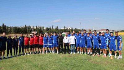 Gebze Belediye Başkanı Zinnur Büyükgöz, yeni sezon hazırlıklarını sürdüren Gebzespor’un