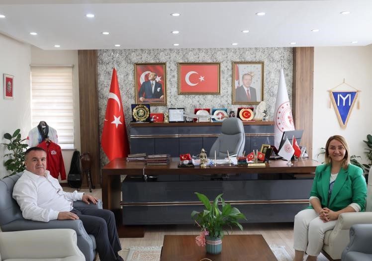 Başkan Tekin, İl Müdürü Demir ile bir araya geldi Pazaryeri Belediye Başkanı Zekiye Tekin, Bilecik Gençlik ve Spor İl
