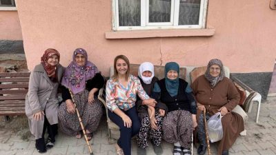 Pazaryeri Belediye Başkanı Zekiye Tekin, ilçedeki kadınları evlerinde ziyaret ederek,