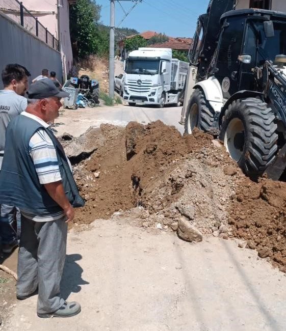 Bayırköy’de alt yapı güçleniyor Bilecik’in Bayırköy beldesinde, Sarmaşık ve Fatih Mahallelerini kapsayan kanalizasyon hattı