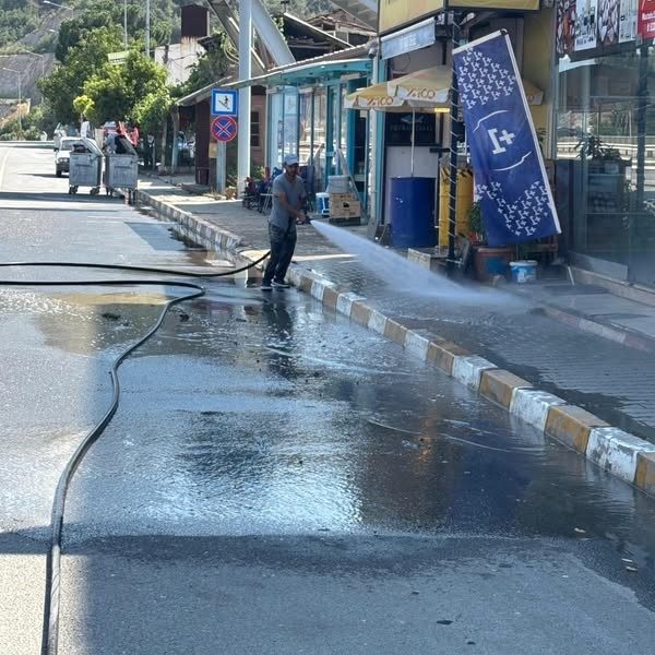 Bayırköy Belediyesi, belde içindeki yan yol güzergâhlarında kapsamlı yol yıkama