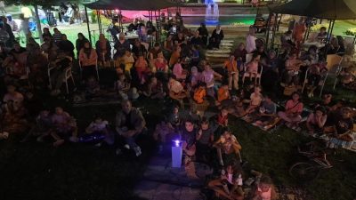 Bilecik’in Bayırköy beldesinde yaz akşamlarına keyif katan açık hava sinema