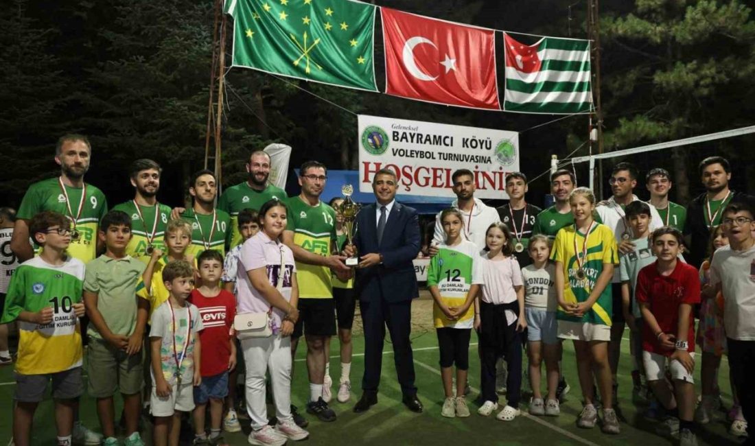 Bayracmı Köyü Voleybol Turnuvası sona erdi Düzce (İHA) – Düzce’nin Bayramcı Köyü’nde 2004 yılından bu yana
