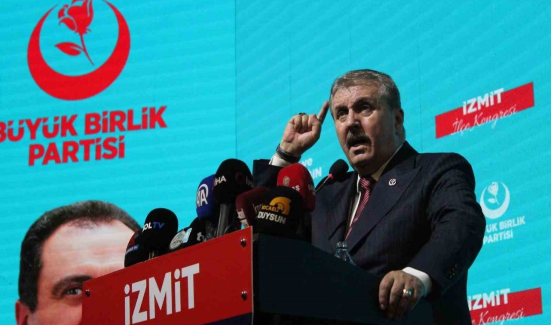 Kocaeli’de partisinin olağan kongresine katılan Büyük Birlik Partisi (BBP) Genel