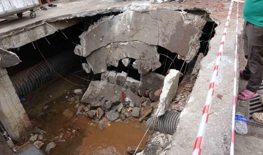 Kocaeli’nin İzmit ilçesinde hafriyat kamyonu seyir halindeyken beton zeminin çökmesi