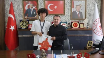 Bilecikli atlet Kurtuluş Bilir, İstanbul’da düzenlenen 38. Sadi Gülçelik yarışmalarında