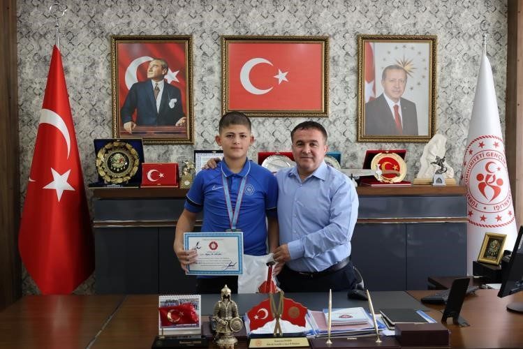 Mardin’de düzenlenen Minikler Judo Türkiye Şampiyonası’na Bilecik’ten katılan Aybars Ali