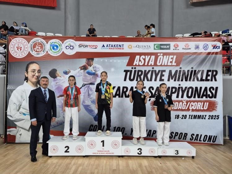 Tekirdağ’ın Çorlu ilçesinde düzenlenen Aslı Önel Türkiye Minikler Karate Şampiyonası’nda