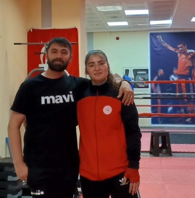 Bilecikli boksör Birsen Uysal Çanakkale’deki Genç Kadınlar Milli Takım Kampına