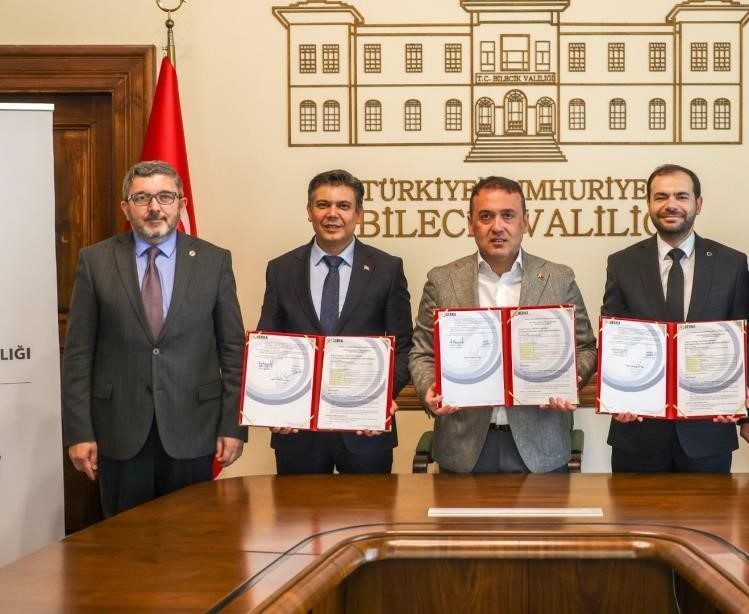Bilecik’te Dijital Müze projesi için imzalar atıldı Bilecik’in Söğüt ilçesinde “Beylikten İmparatorluğa: Söğüt Dijital Tarih Müzesi” projesi