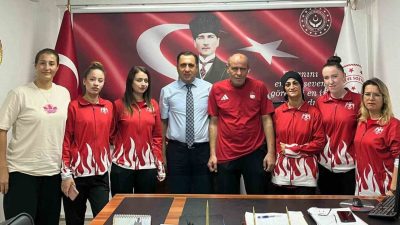 Konya Karatay Engelliler Spor Kulübü Goalball Takımı oyuncuları bir takım