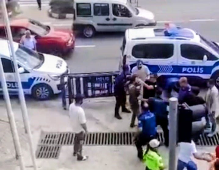 Bilecik’te yol vermeme yüzünden iki grup arasında çıkan kavga amatör