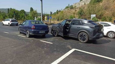 Bilecik’te iki otomobilin çarpıştığı trafik kazasında hafif şekilde yaralanan 1