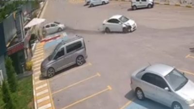 Bolu Dağı’nda kontrolden çıkan bir otomobil, yol kenarındaki bir işletmenin