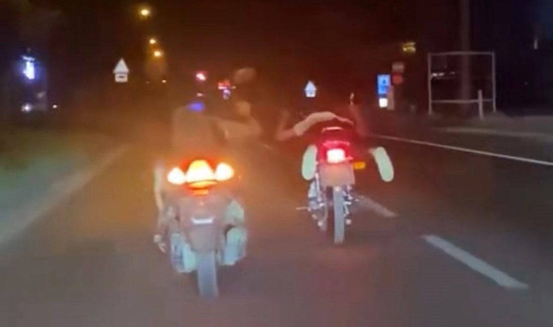 Bolu’da D-100’de motosikletin üstünde yatarak tehlikeli yolculuk yapan magandalar kamerada Bolu’da D-100 kara yolunda iki motosiklet sürücüsü, tehlikeli hareketlerle kilometrelerce