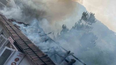 Bolu’nun Göynük ilçesinde bir ekmek fırınında çıkan yangında, fırın tamamen