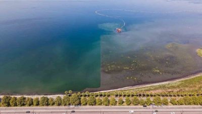 Kocaeli Büyükşehir Belediyesince yürütülen İzmit Körfezi Dip Çamuru Temizliği Projesi