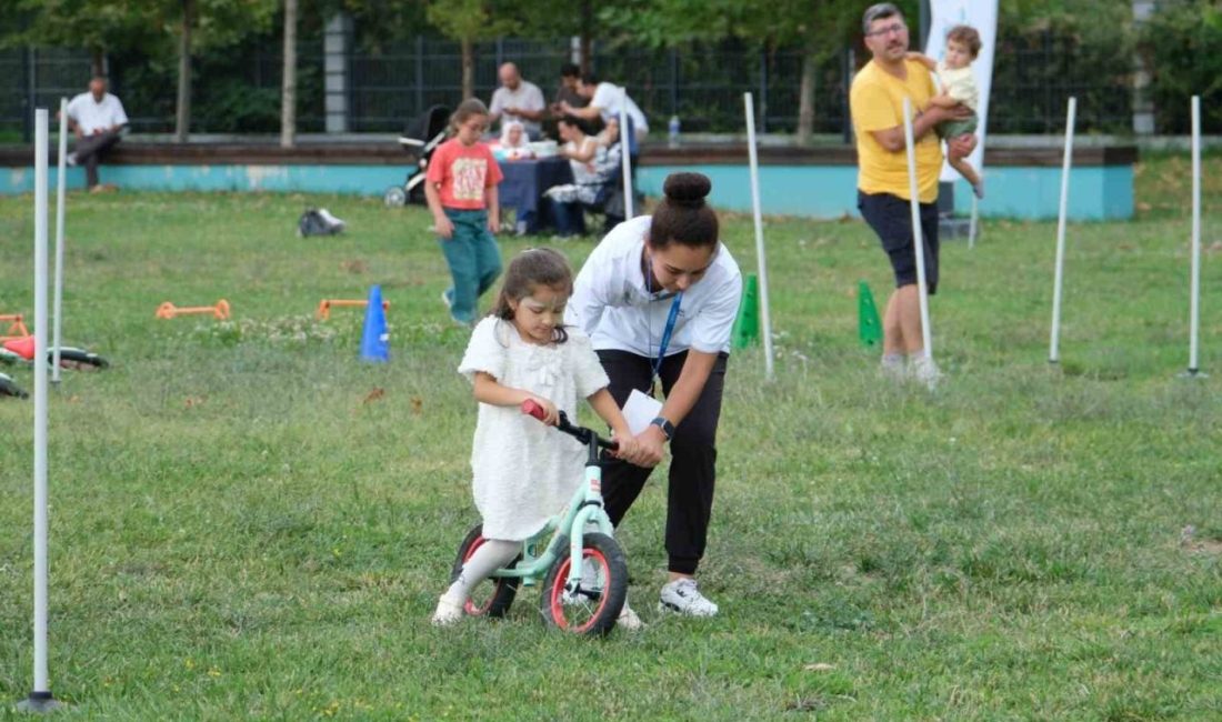Derince’de çocuklar ve ailelerine yönelik düzenlenen “3. Çık Dışarıya Oynayalım”