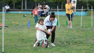 Derince’de çocuklar ve ailelerine yönelik düzenlenen “3. Çık Dışarıya Oynayalım”