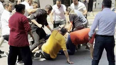 Sakarya’nın Adapazarı ilçesinde iki grup arasında başlayan tartışma, bir anda