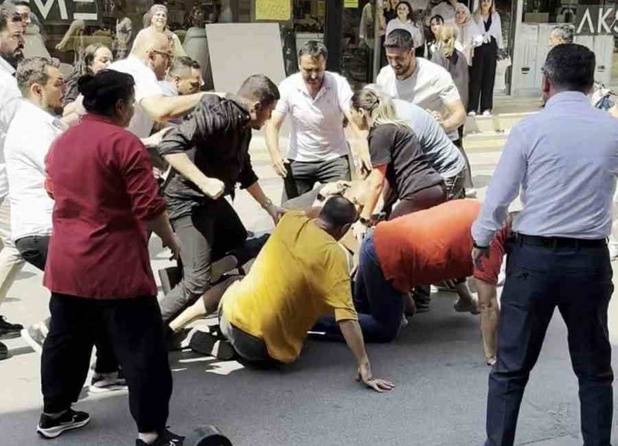 Sakarya’nın Adapazarı ilçesinde iki grup arasında başlayan tartışma, bir anda