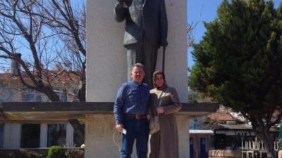 Kastamonu’nun Cide ilçesinde evinin camlarını silerken 1’inci kattan düşerek ağır