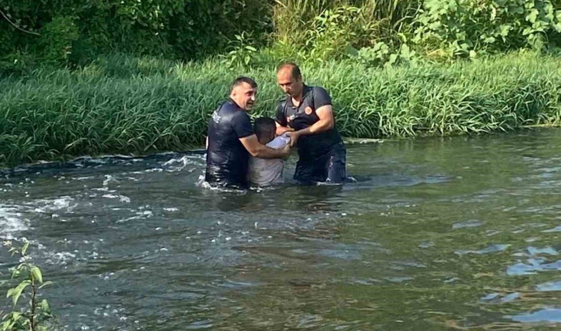 Bolu’da Kocasu Çayı’na atlayan bir kişi, ekiplerin hızlı müdahalesiyle boğulmaktan